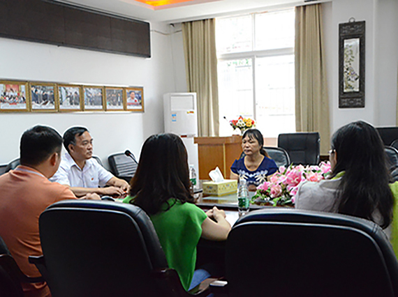 倾情解民难 爱心助学子