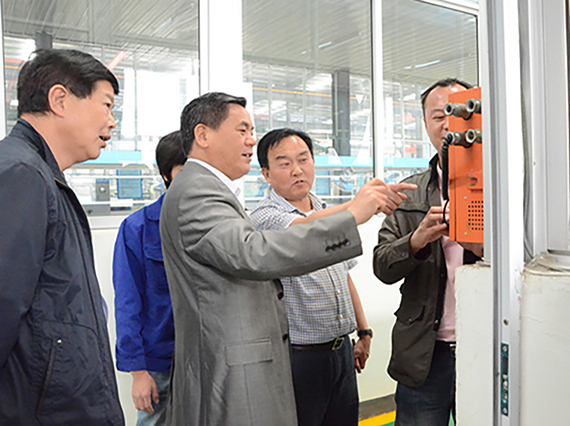 国家煤矿安全监察局科技装备司副司长弯效杰一行莅临湘潭恒欣调研