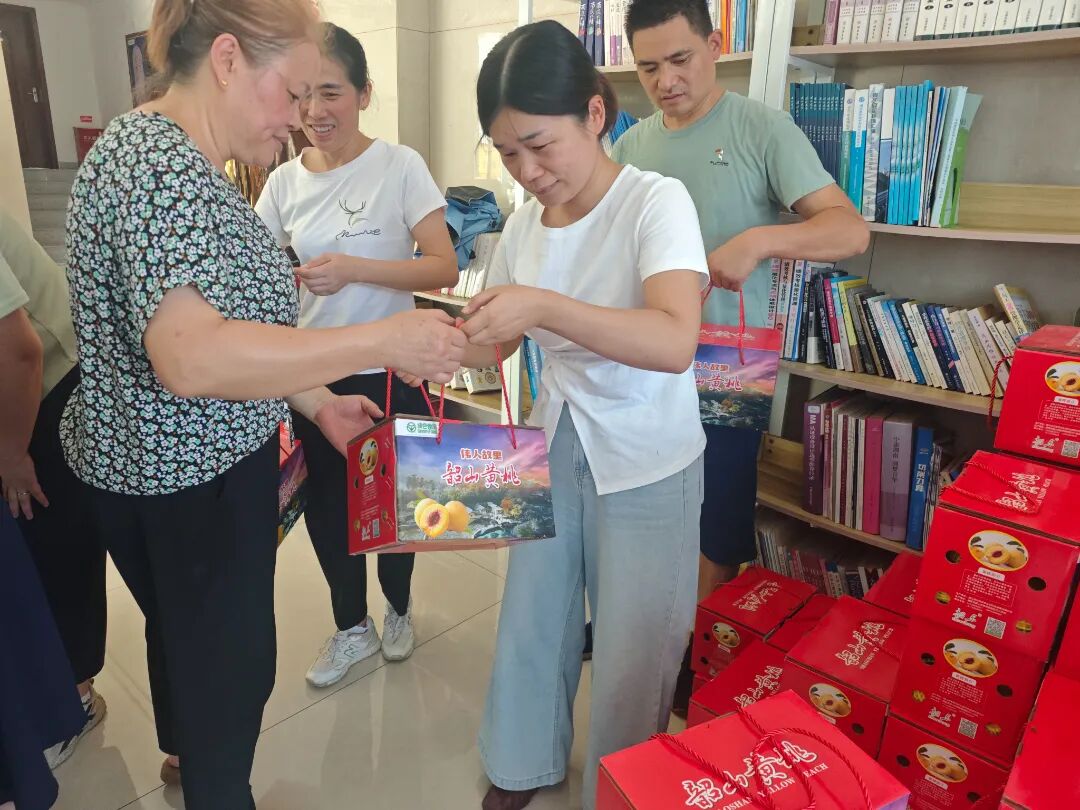 黄桃福利至，助农情意浓